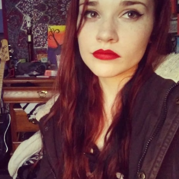 Meet your Posher, Alysia - Picture 4 of 4